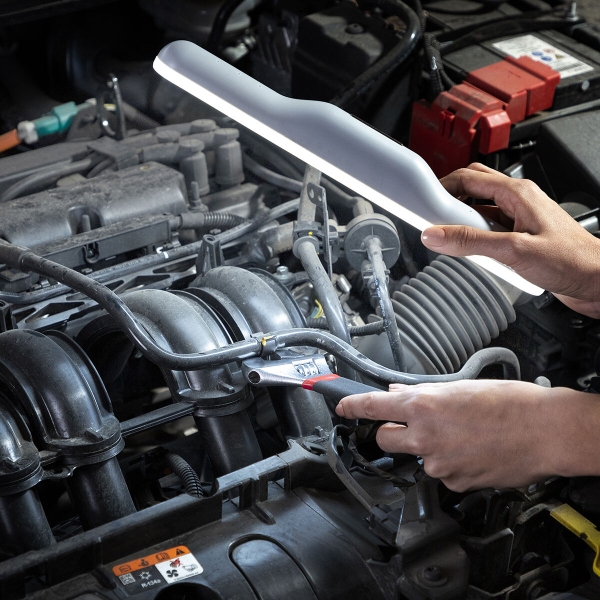 Lâmpada LED recarregável e magnética