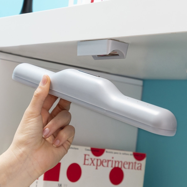 Lâmpada LED recarregável e magnética